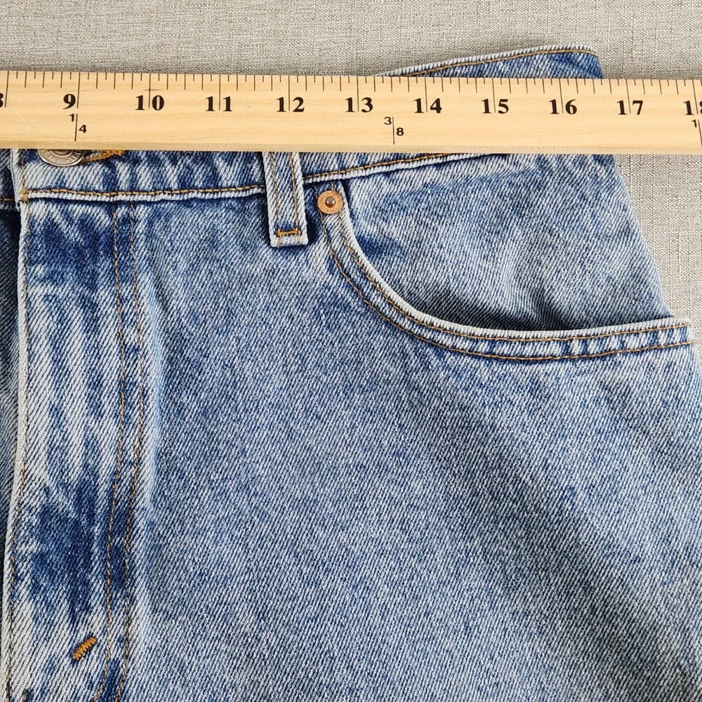 Vintage Levis 560 Mens 33x31½ Light Wash Loose Fit Tapered Leg Jeans Made in USA